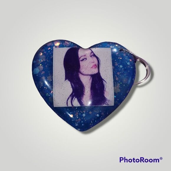 Dove Cameron Blue Glitter Heart Keychain - Picture 6 of 13